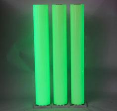 Material fotoluminiscente, película fluorescente con recubrimiento de lámina de PVC
